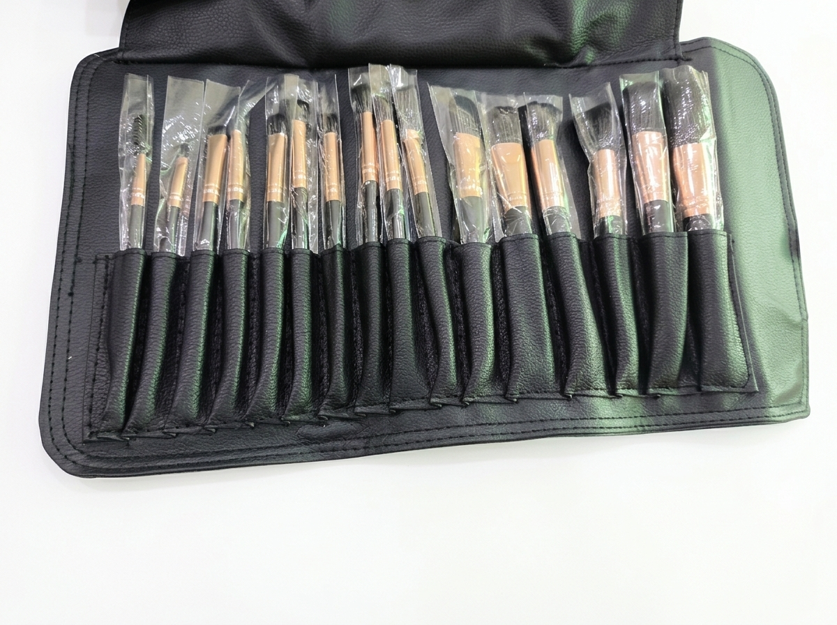 Emelie 16 piece Makeup Brush Kit