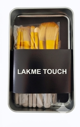 LAKME TOUCH Professional Makeup Brush Set (12 Pieces)